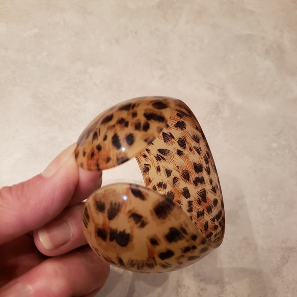 Beautiful, animal print, acrylic, cuff bracelet. Great condition. - Picture 2 of 4